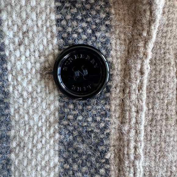 Burberry coat - Picture 9 of 10